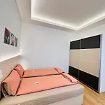 Old Town Apartment *