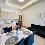 Old Town Apartment *